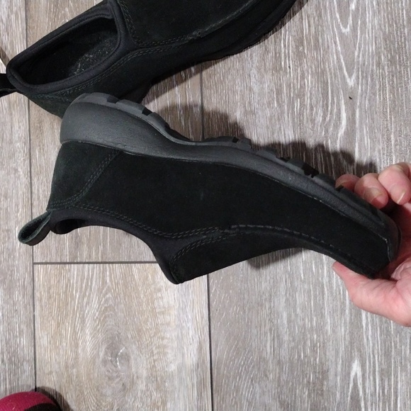 Lands End black suede loafers. Size 7B - Picture 5 of 11